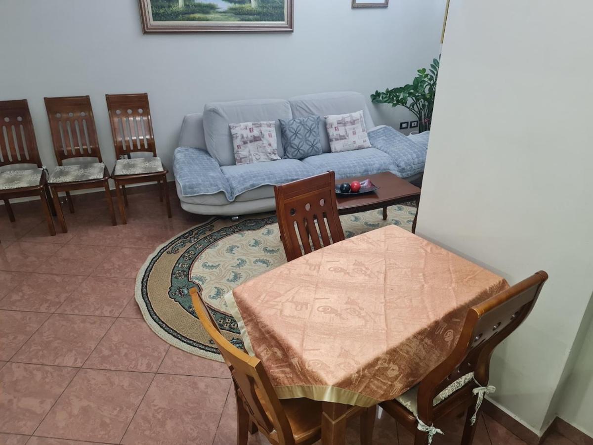 Center Apartment *
